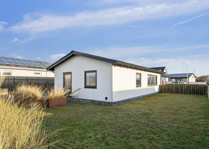 3022 * Хвиде-Санде